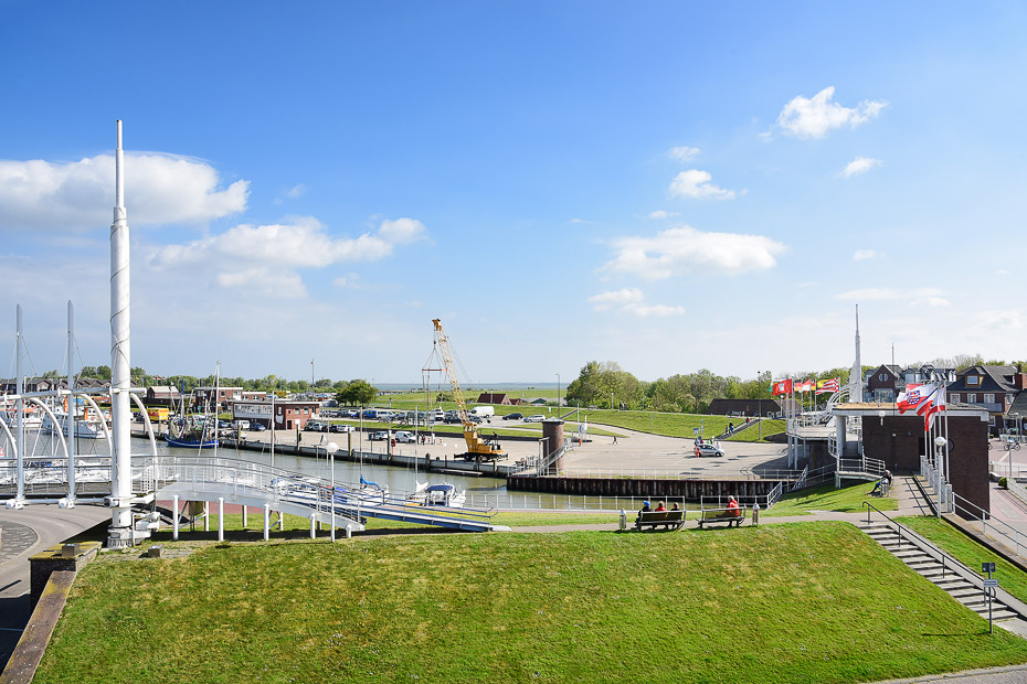 Foto aus der Fotogruppe Panorama-Blick auf Strandanlagen, Hafen und Nordsee, vom Balkon der Ferienwohnungen